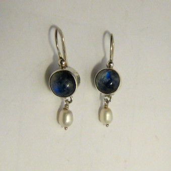 Earrings - Silver 1 round stone with pearl