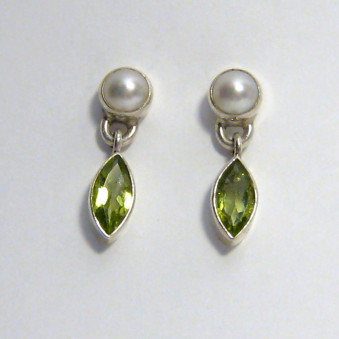 Earrings pearl with stone